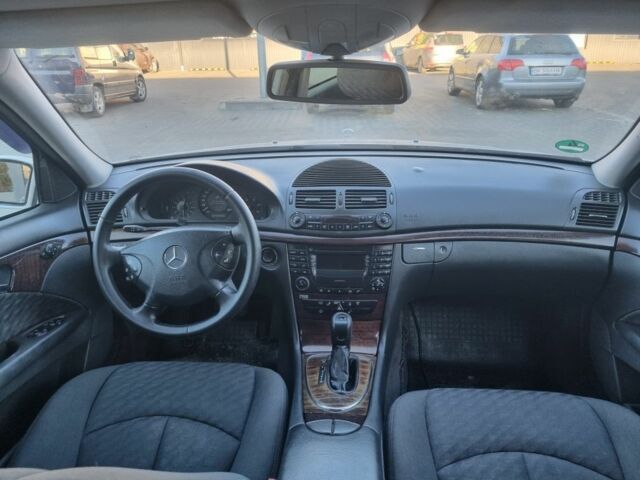 Серый Мерседес Е-Класс, объемом двигателя 2.1 л и пробегом 400 тыс. км за 5500 $, фото 4 на Automoto.ua