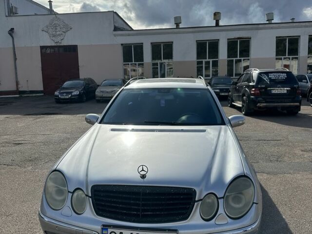 Сірий Мерседес Е-Клас, об'ємом двигуна 2.7 л та пробігом 300 тис. км за 4500 $, фото 1 на Automoto.ua