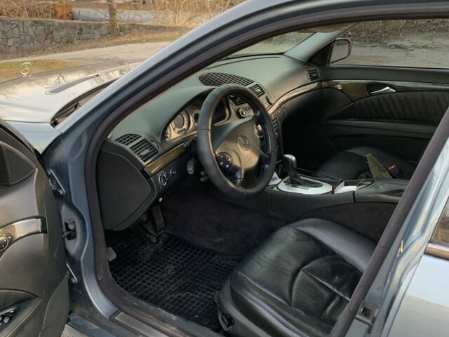 Серый Мерседес Е-Класс, объемом двигателя 3.2 л и пробегом 385 тыс. км за 4300 $, фото 4 на Automoto.ua