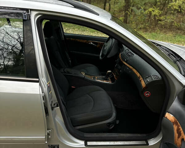 Мерседес Е-Класс 2003 в Киеве на Automoto.ua Серый Мерседес Е-Класс, объемом двигателя 2.2 л и пробегом 380 тыс. км за 5300 $, фото 12 на Automoto.ua