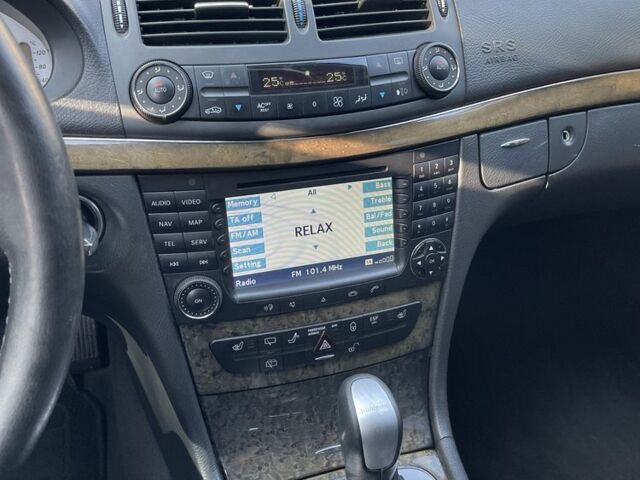 Серый Мерседес Е-Класс, объемом двигателя 3.2 л и пробегом 443 тыс. км за 3500 $, фото 4 на Automoto.ua