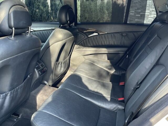 Серый Мерседес Е-Класс, объемом двигателя 3.2 л и пробегом 443 тыс. км за 3500 $, фото 10 на Automoto.ua