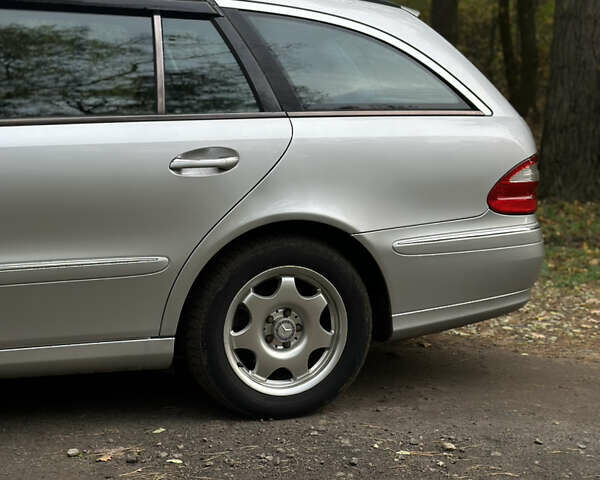 Мерседес Е-Класс 2003 в Киеве на Automoto.ua Серый Мерседес Е-Класс, объемом двигателя 2.2 л и пробегом 380 тыс. км за 5300 $, фото 5 на Automoto.ua