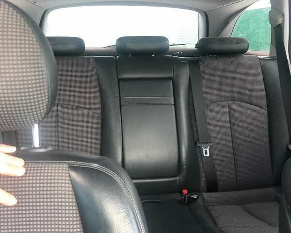 Сірий Мерседес Е-Клас, об'ємом двигуна 2.15 л та пробігом 460 тис. км за 5600 $, фото 4 на Automoto.ua