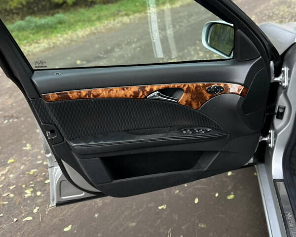 Мерседес Е-Класс 2003 в Киеве на Automoto.ua Серый Мерседес Е-Класс, объемом двигателя 2.2 л и пробегом 380 тыс. км за 5300 $, фото 21 на Automoto.ua