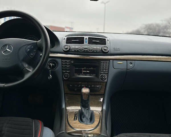 Серый Мерседес Е-Класс, объемом двигателя 3.2 л и пробегом 320 тыс. км за 5299 $, фото 15 на Automoto.ua