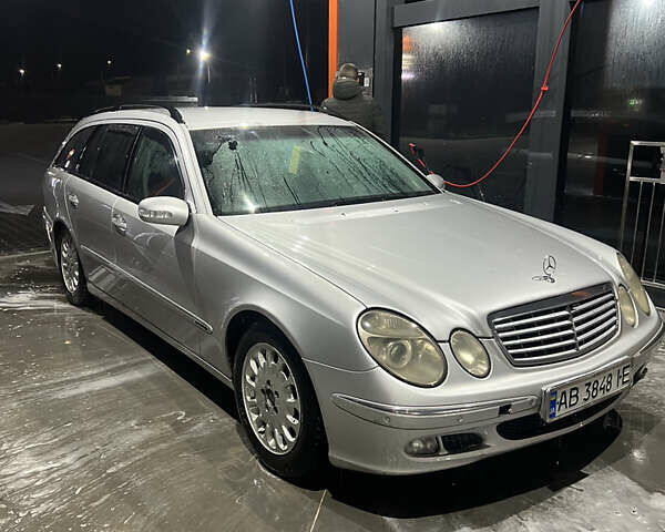 Мерседес Е-Класс 2003 в Виннице на Automoto.ua Серый Мерседес Е-Класс, объемом двигателя 2.15 л и пробегом 350 тыс. км за 4999 $, фото 1 на Automoto.ua