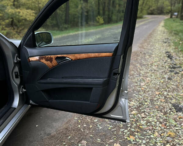 Мерседес Е-Класс 2003 в Киеве на Automoto.ua Серый Мерседес Е-Класс, объемом двигателя 2.2 л и пробегом 380 тыс. км за 5300 $, фото 11 на Automoto.ua