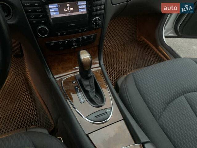 Сірий Мерседес Е-Клас, об'ємом двигуна 1.8 л та пробігом 240 тис. км за 7700 $, фото 36 на Automoto.ua