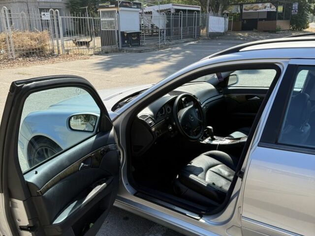 Серый Мерседес Е-Класс, объемом двигателя 3.2 л и пробегом 320 тыс. км за 3000 $, фото 5 на Automoto.ua