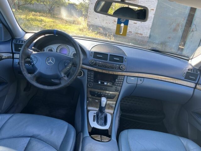 Серый Мерседес Е-Класс, объемом двигателя 3.2 л и пробегом 430 тыс. км за 4800 $, фото 11 на Automoto.ua