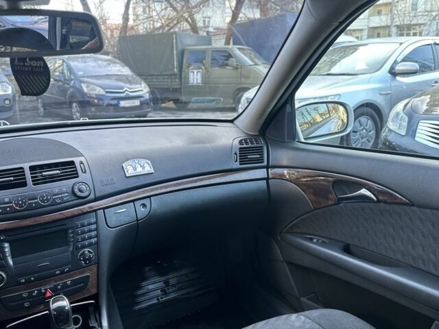 Сірий Мерседес Е-Клас, об'ємом двигуна 2.1 л та пробігом 313 тис. км за 4700 $, фото 6 на Automoto.ua