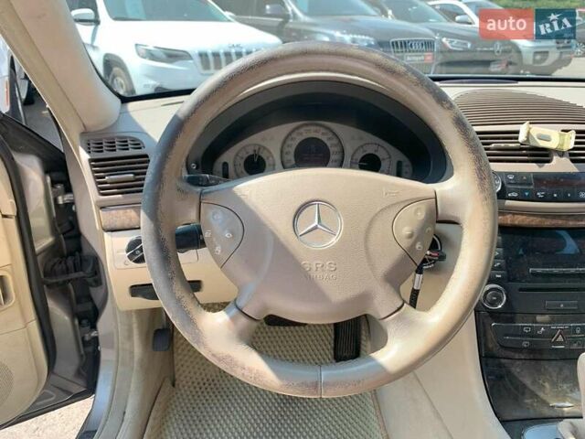 Серый Мерседес Е-Класс, объемом двигателя 2.1 л и пробегом 367 тыс. км за 5790 $, фото 27 на Automoto.ua