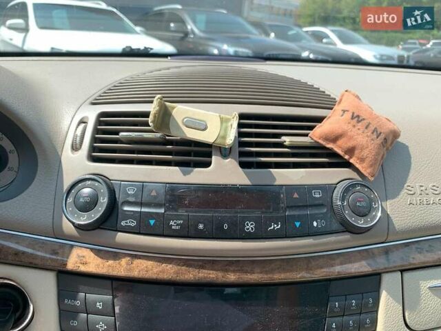 Серый Мерседес Е-Класс, объемом двигателя 2.1 л и пробегом 367 тыс. км за 5790 $, фото 29 на Automoto.ua