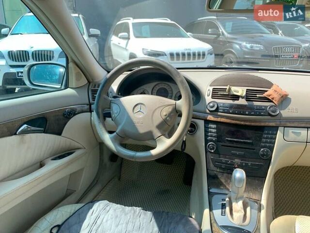 Серый Мерседес Е-Класс, объемом двигателя 2.1 л и пробегом 367 тыс. км за 5790 $, фото 34 на Automoto.ua