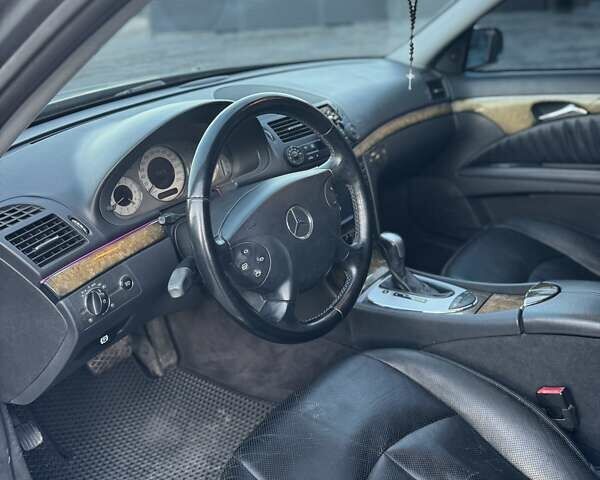 Сірий Мерседес Е-Клас, об'ємом двигуна 3.22 л та пробігом 450 тис. км за 6900 $, фото 8 на Automoto.ua