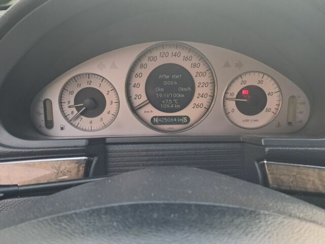 Серый Мерседес Е-Класс, объемом двигателя 2.2 л и пробегом 425 тыс. км за 6200 $, фото 5 на Automoto.ua