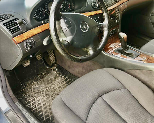 Серый Мерседес Е-Класс, объемом двигателя 1.8 л и пробегом 160 тыс. км за 7000 $, фото 17 на Automoto.ua