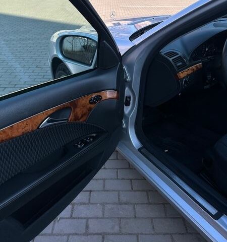 Серый Мерседес Е-Класс, объемом двигателя 2.1 л и пробегом 240 тыс. км за 7200 $, фото 10 на Automoto.ua