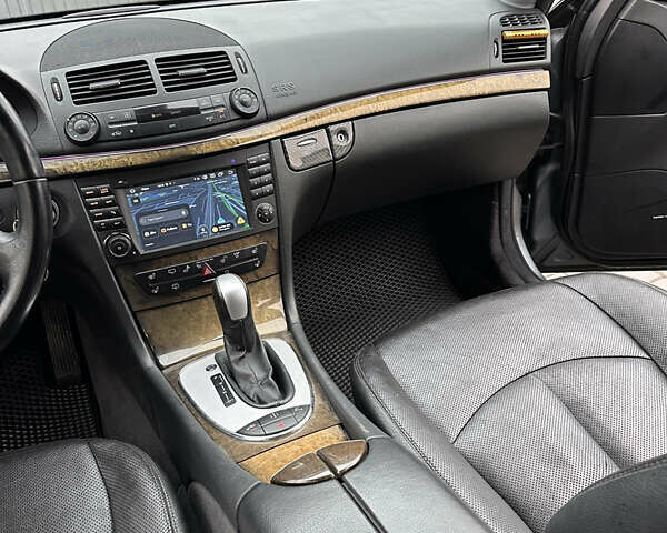 Серый Мерседес Е-Класс, объемом двигателя 3.22 л и пробегом 380 тыс. км за 5999 $, фото 25 на Automoto.ua