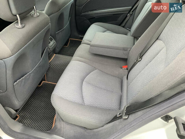 Сірий Мерседес Е-Клас, об'ємом двигуна 1.8 л та пробігом 240 тис. км за 7700 $, фото 45 на Automoto.ua