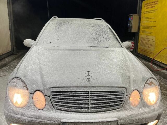 Серый Мерседес Е-Класс, объемом двигателя 2.2 л и пробегом 420 тыс. км за 3500 $, фото 5 на Automoto.ua