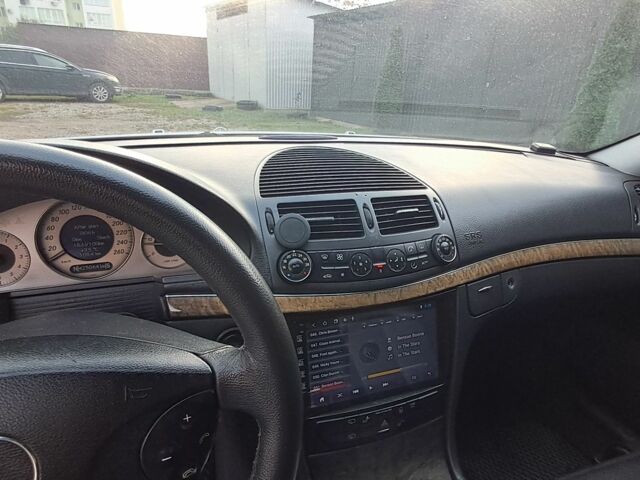 Серый Мерседес Е-Класс, объемом двигателя 2.2 л и пробегом 425 тыс. км за 6200 $, фото 7 на Automoto.ua