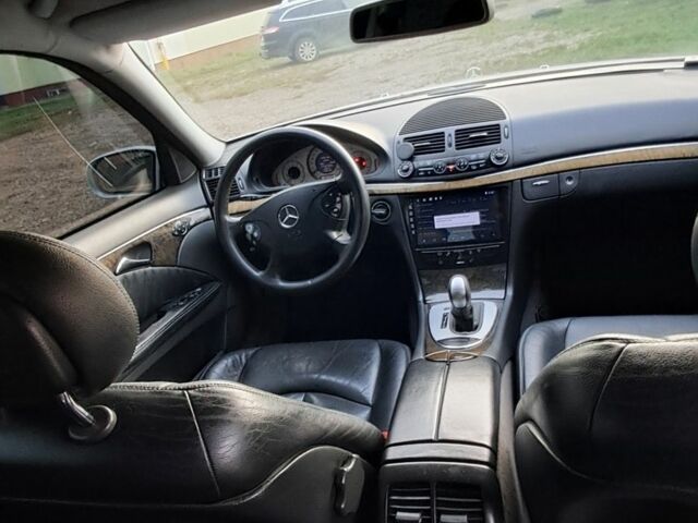 Серый Мерседес Е-Класс, объемом двигателя 2.2 л и пробегом 425 тыс. км за 6200 $, фото 4 на Automoto.ua