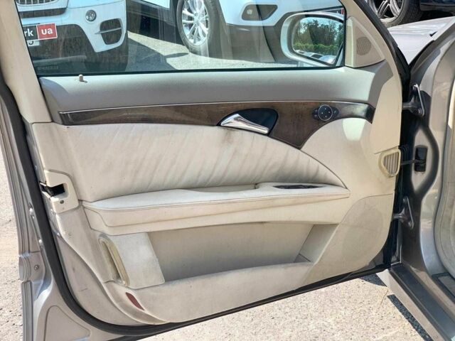 Сірий Мерседес Е-Клас, об'ємом двигуна 2.1 л та пробігом 367 тис. км за 5430 $, фото 19 на Automoto.ua