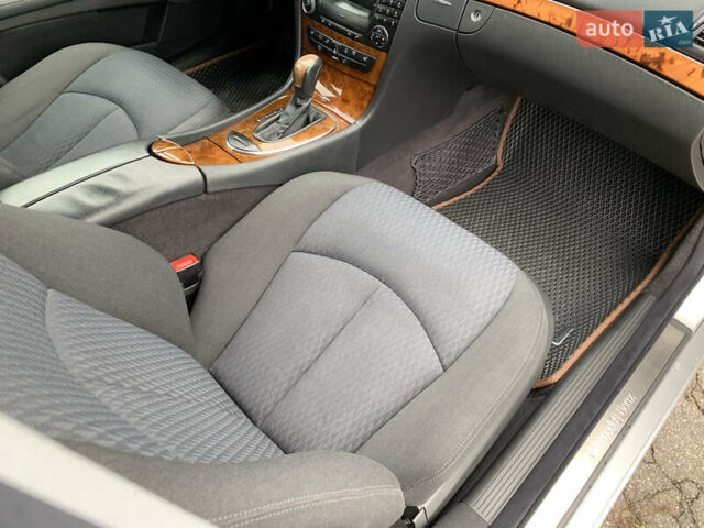 Сірий Мерседес Е-Клас, об'ємом двигуна 1.8 л та пробігом 240 тис. км за 7700 $, фото 48 на Automoto.ua