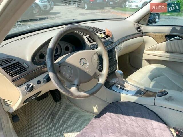 Серый Мерседес Е-Класс, объемом двигателя 2.1 л и пробегом 367 тыс. км за 5790 $, фото 26 на Automoto.ua