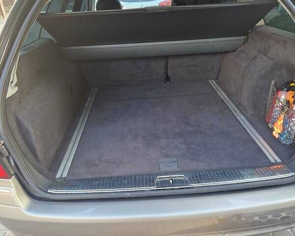 Серый Мерседес Е-Класс, объемом двигателя 3.2 л и пробегом 355 тыс. км за 4500 $, фото 9 на Automoto.ua