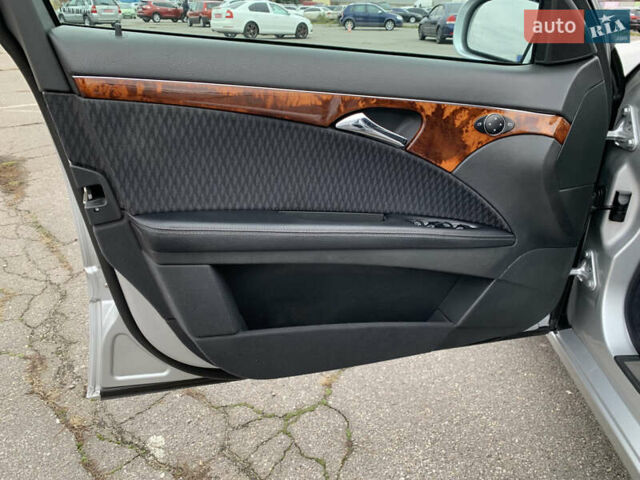 Сірий Мерседес Е-Клас, об'ємом двигуна 1.8 л та пробігом 240 тис. км за 7700 $, фото 16 на Automoto.ua