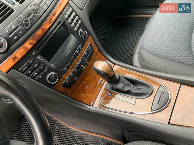 Сірий Мерседес Е-Клас, об'ємом двигуна 1.8 л та пробігом 240 тис. км за 7700 $, фото 13 на Automoto.ua