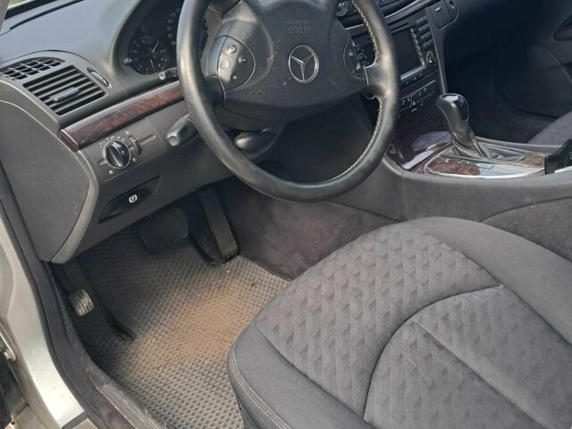 Серый Мерседес Е-Класс, объемом двигателя 2.1 л и пробегом 285 тыс. км за 6770 $, фото 10 на Automoto.ua