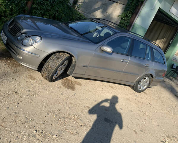 Серый Мерседес Е-Класс, объемом двигателя 2.2 л и пробегом 445 тыс. км за 6500 $, фото 3 на Automoto.ua