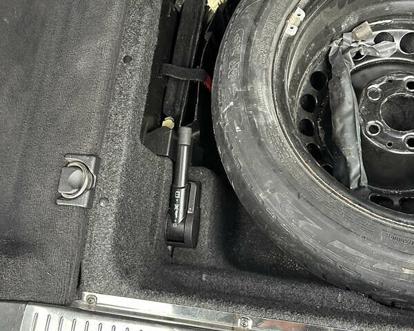 Серый Мерседес Е-Класс, объемом двигателя 3.22 л и пробегом 380 тыс. км за 5999 $, фото 19 на Automoto.ua