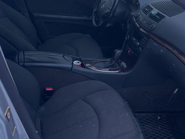 Сірий Мерседес Е-Клас, об'ємом двигуна 2.2 л та пробігом 400 тис. км за 2800 $, фото 4 на Automoto.ua