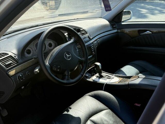 Серый Мерседес Е-Класс, объемом двигателя 3.2 л и пробегом 320 тыс. км за 3000 $, фото 6 на Automoto.ua