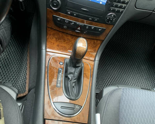 Серый Мерседес Е-Класс, объемом двигателя 1.8 л и пробегом 240 тыс. км за 6850 $, фото 59 на Automoto.ua