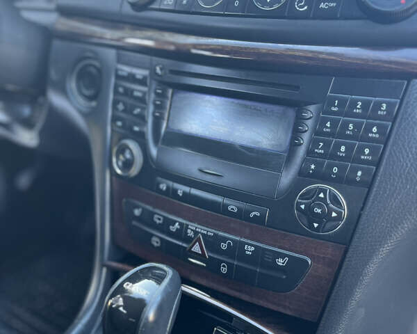 Серый Мерседес Е-Класс, объемом двигателя 2.15 л и пробегом 320 тыс. км за 6000 $, фото 12 на Automoto.ua