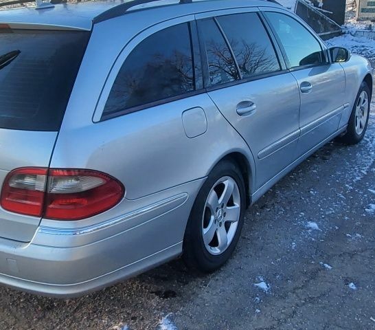 Сірий Мерседес Е-Клас, об'ємом двигуна 2.1 л та пробігом 400 тис. км за 5000 $, фото 3 на Automoto.ua