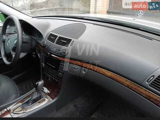 Сірий Мерседес Е-Клас, об'ємом двигуна 2.4 л та пробігом 260 тис. км за 6800 $, фото 3 на Automoto.ua