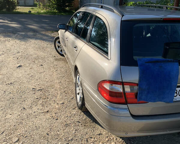 Сірий Мерседес Е-Клас, об'ємом двигуна 2.2 л та пробігом 445 тис. км за 6500 $, фото 4 на Automoto.ua