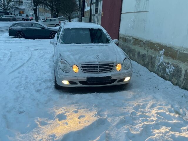 Серый Мерседес Е-Класс, объемом двигателя 2.2 л и пробегом 400 тыс. км за 3875 $, фото 6 на Automoto.ua