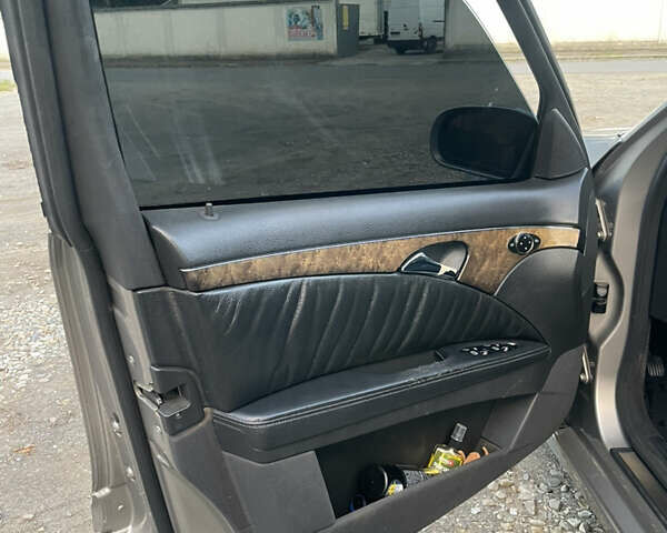 Сірий Мерседес Е-Клас, об'ємом двигуна 3 л та пробігом 382 тис. км за 8000 $, фото 18 на Automoto.ua