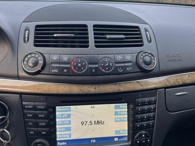 Сірий Мерседес Е-Клас, об'ємом двигуна 3.2 л та пробігом 360 тис. км за 3100 $, фото 18 на Automoto.ua