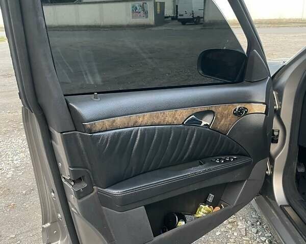 Мерседес Е-Класс 2005 в Хусте на Automoto.ua Серый Мерседес Е-Класс, объемом двигателя 3 л и пробегом 383 тыс. км за 7700 $, фото 19 на Automoto.ua