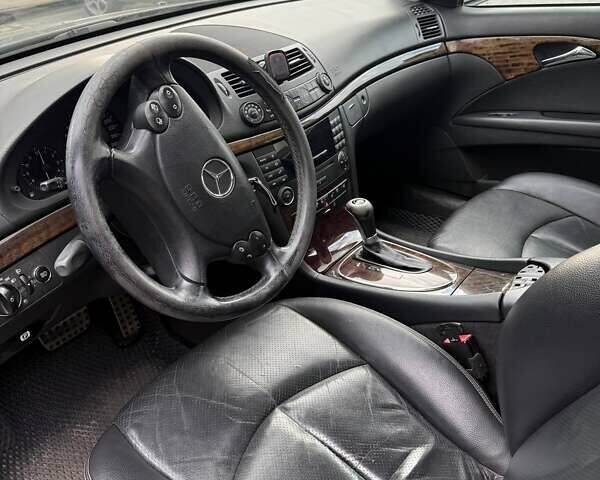 Мерседес Е-Клас 2005 у Галиче на Automoto.ua Сірий Мерседес Е-Клас, об'ємом двигуна 1.8 л та пробігом 319 тис. км за 5200 $, фото 4 на Automoto.ua