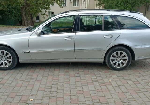 Серый Мерседес Е-Класс, объемом двигателя 3.2 л и пробегом 450 тыс. км за 2800 $, фото 2 на Automoto.ua